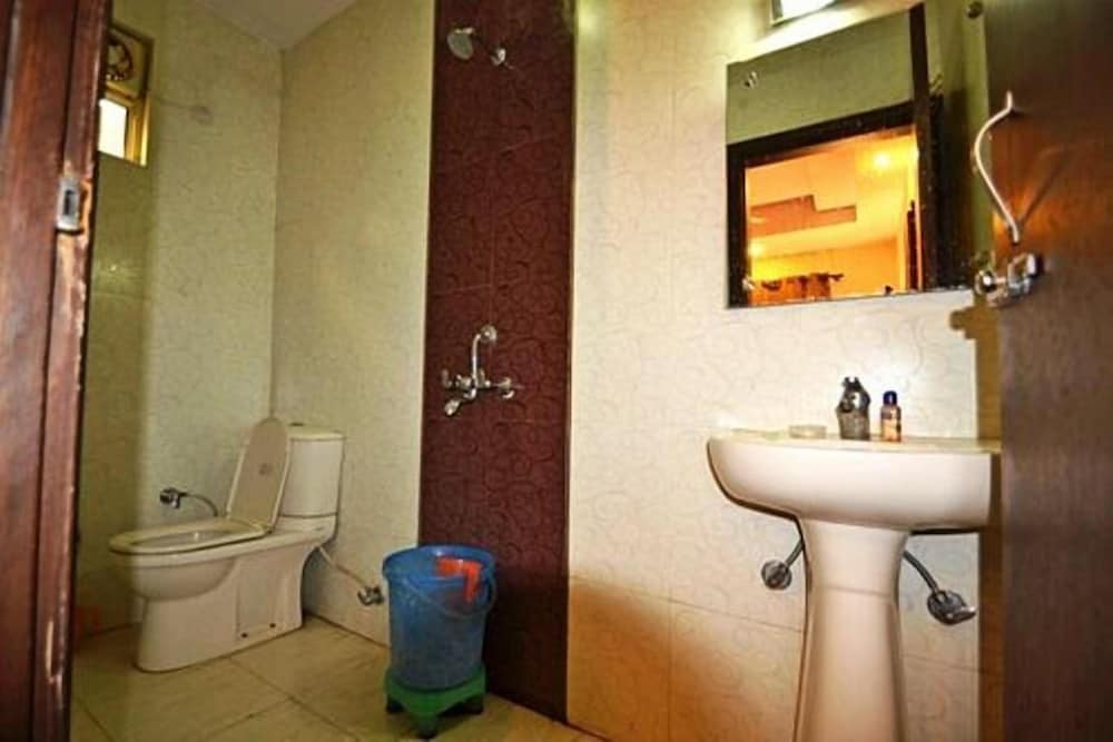 Hotel Golden Wings @ New Delhi Railway station