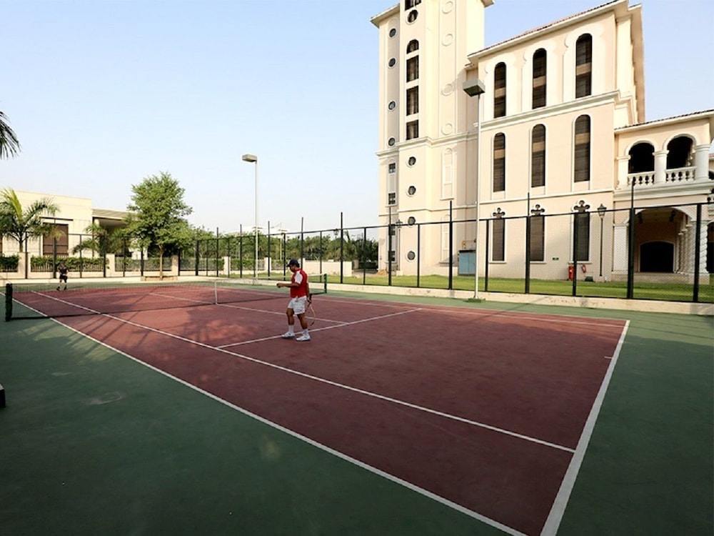 DLF Club 5 - Golf Course Road