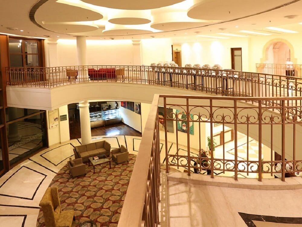 DLF Club 5 - Golf Course Road