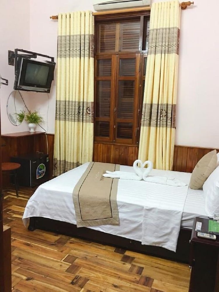 Nam Phuong Riverside Villa