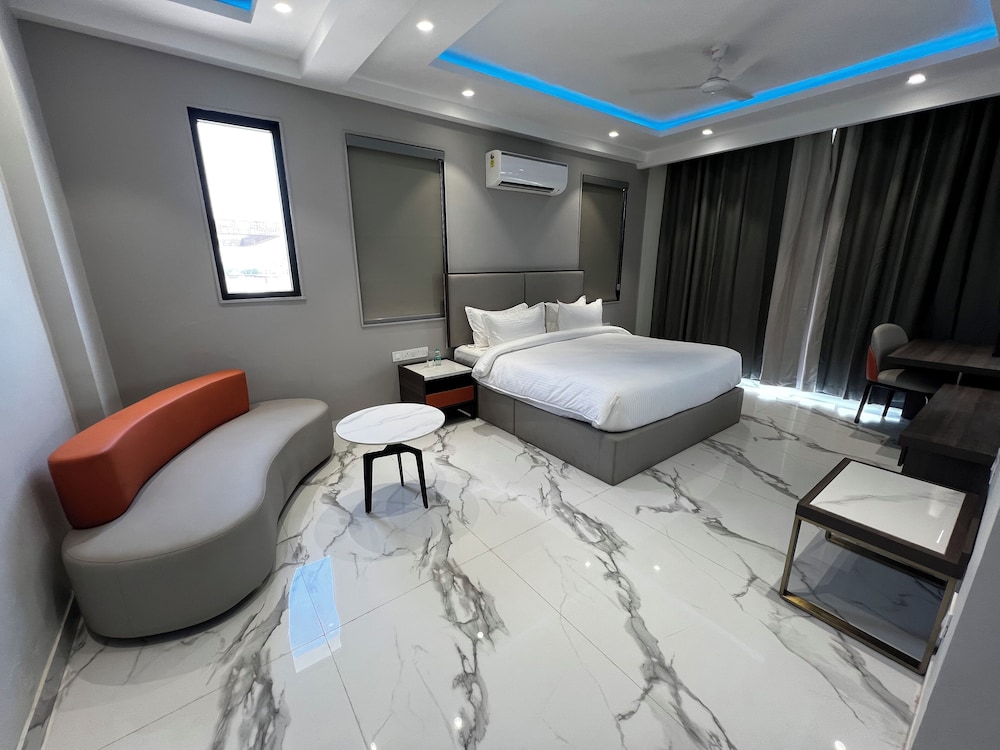 The Hoften Sukh Vasa Sector 51 and Golf Course Extension Road