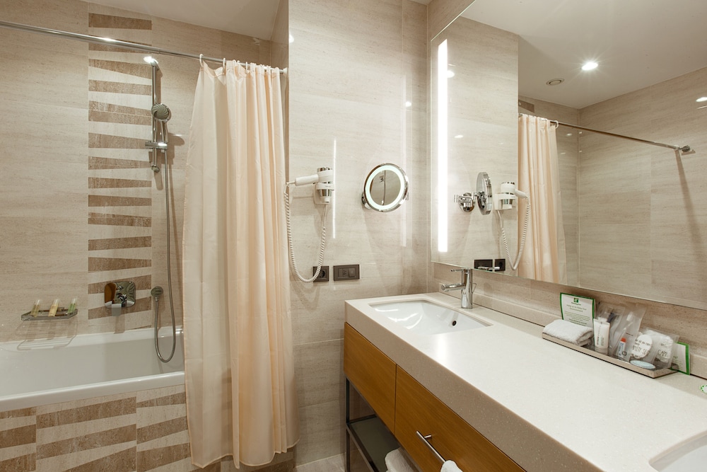 Holiday Inn Baku by IHG