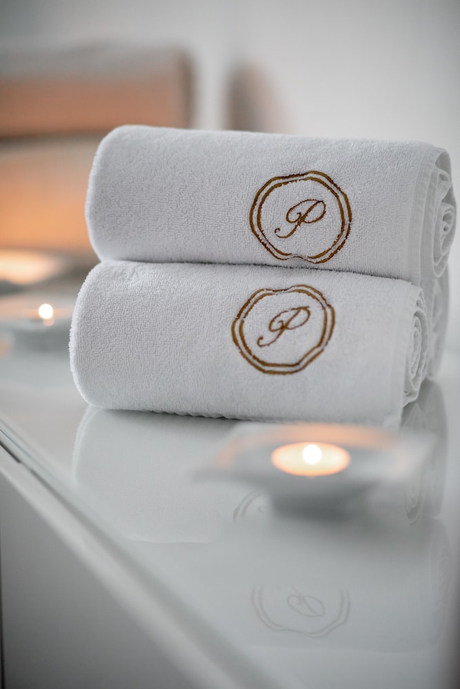 Le Premier Boutique Hotel