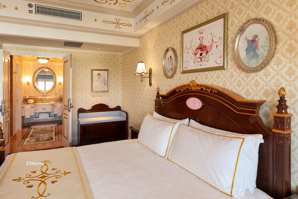 Hong Kong Disneyland Hotel