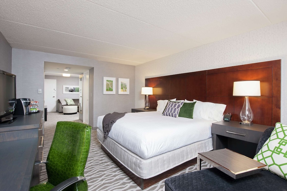 DoubleTree by Hilton Chicago - North Shore Conference Center