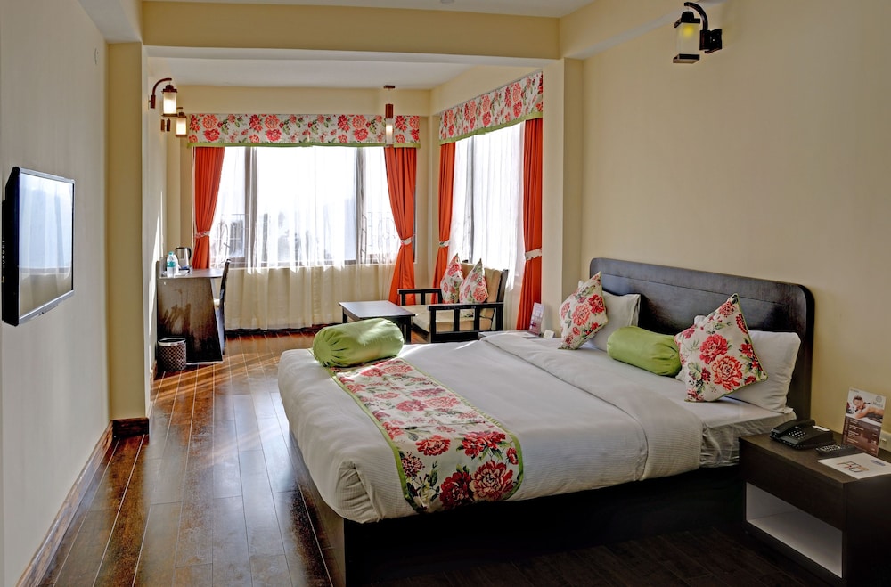 Summit Namnang Courtyard & Spa (MG Marg)