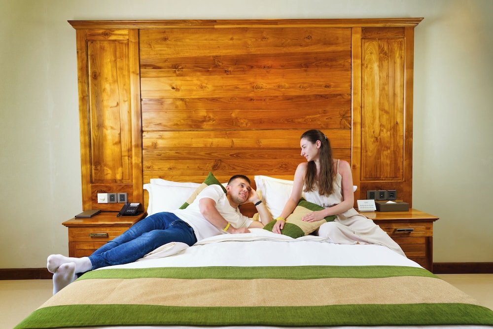 Araliya Beach Resort & Spa Unawatuna- Where you meet the sea all year