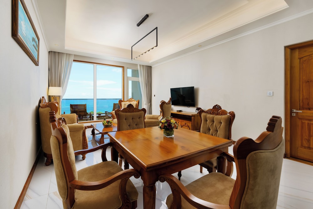 Araliya Beach Resort & Spa Unawatuna- Where you meet the sea all year