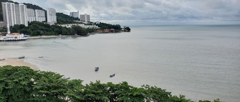 Leisure Cove Hotel & Apartments