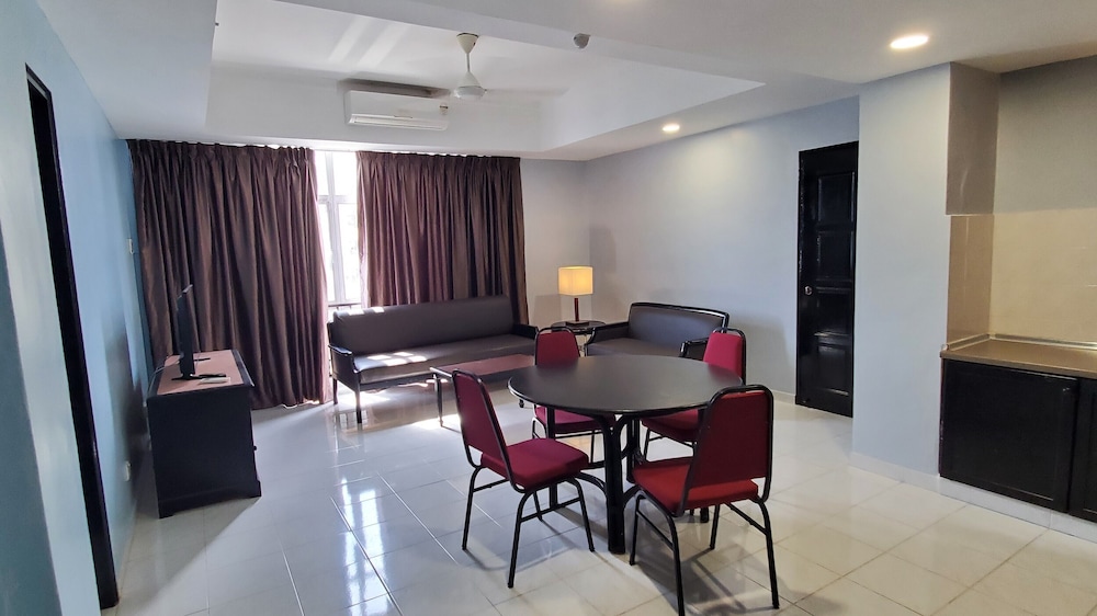 Leisure Cove Hotel & Apartments