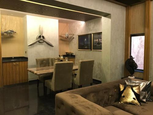 Hotel Pramod House of Classics
