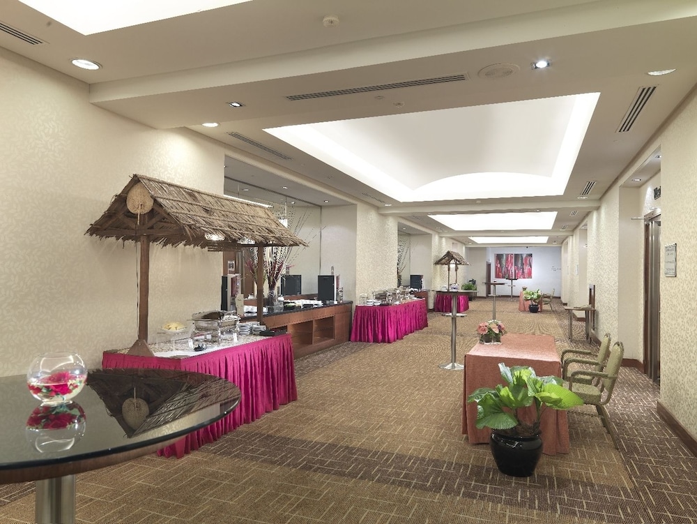 St. Giles Boulevard Hotel