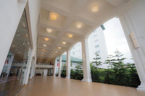 Araliya Red - Budget friendly Hotel- Where you find stunning 360 panoramic view of Nuwara Eliya