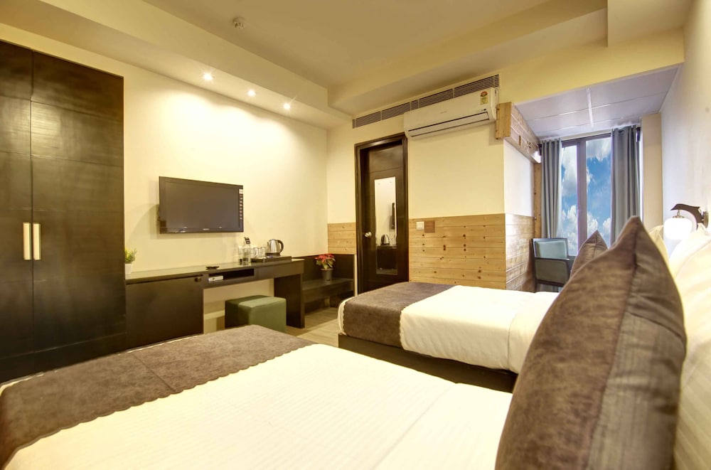 Saltstayz Select - Nehru Place & New Friends Colony