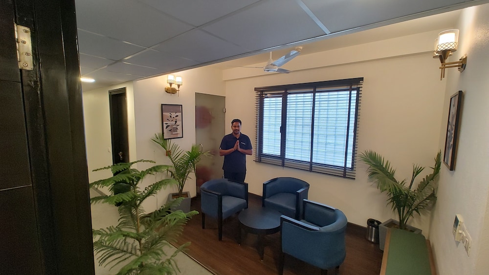 Saltstayz Select - Nehru Place & New Friends Colony