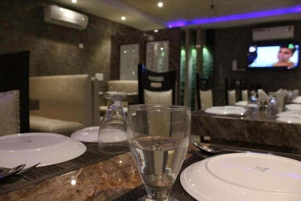 Hotel Celebration