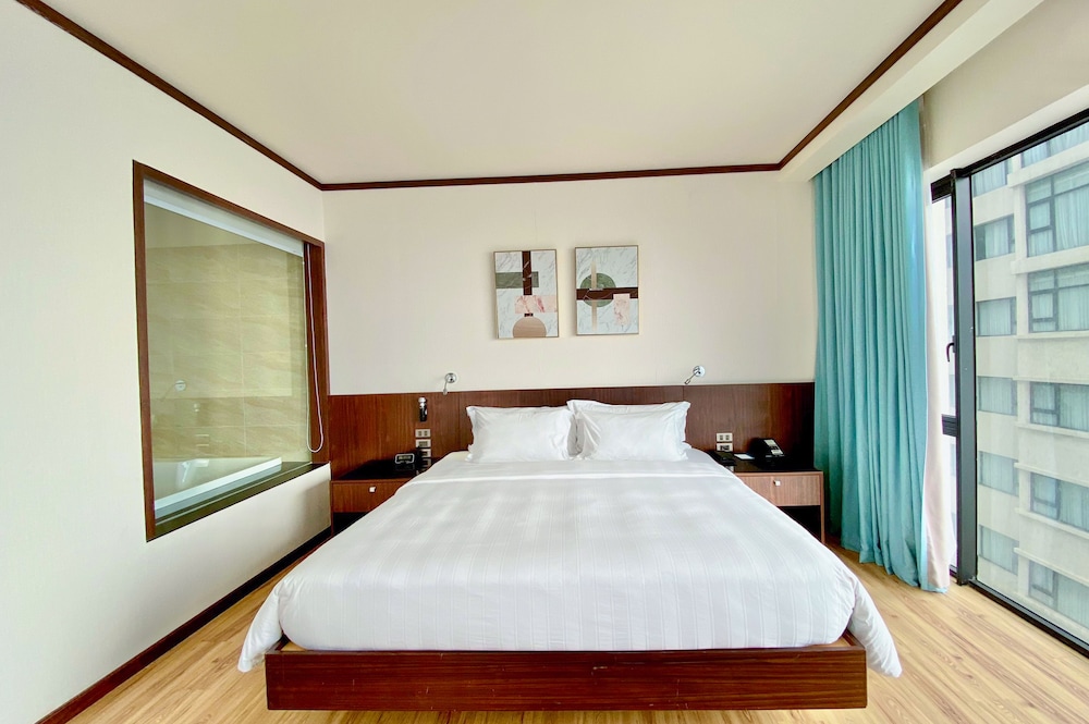 Wyndham Legend Halong Hotel