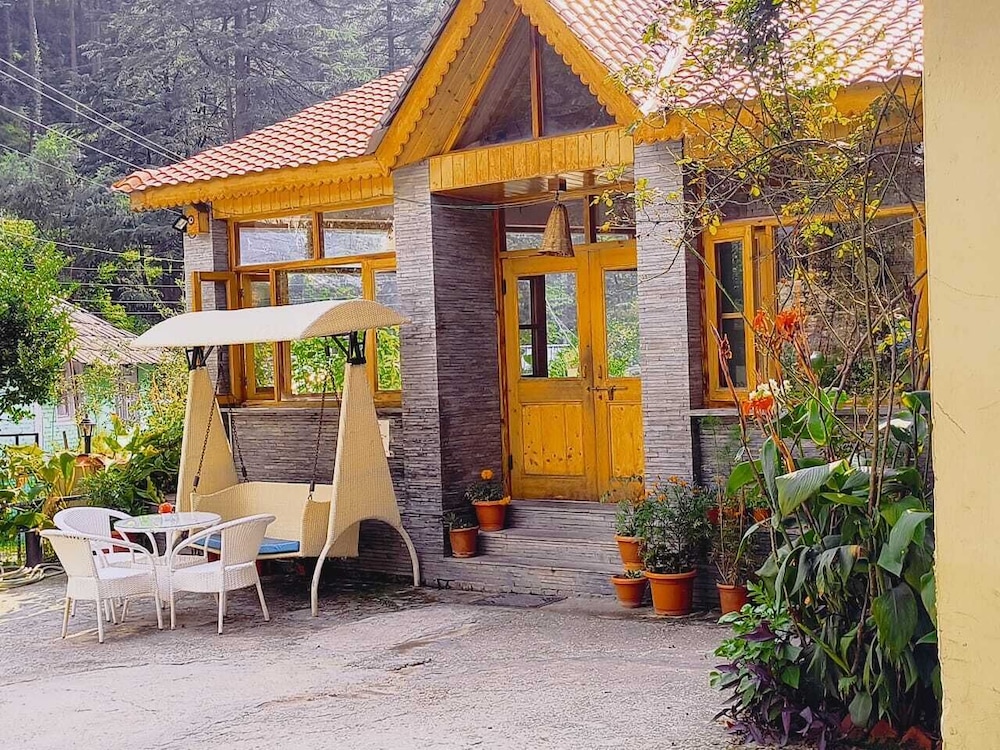 Hotel Purnima - A Riverside Hotel in Kasol
