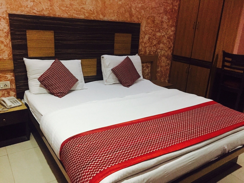  Hotel Star Villa- 1 Minute from NDLS Station