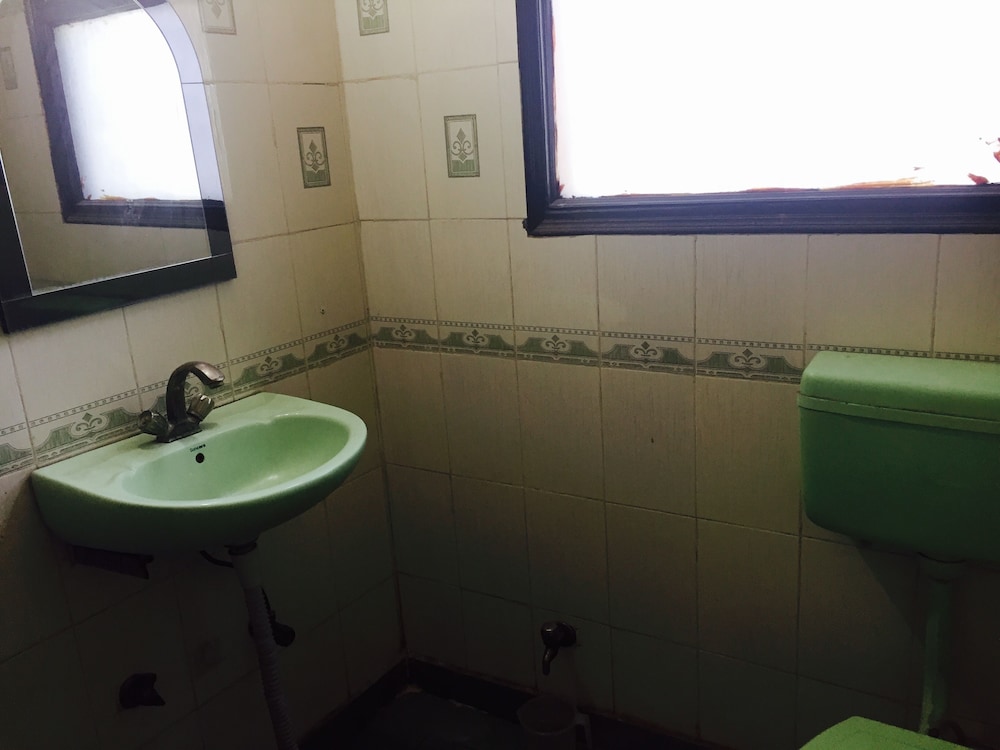  Hotel Star Villa- 1 Minute from NDLS Station