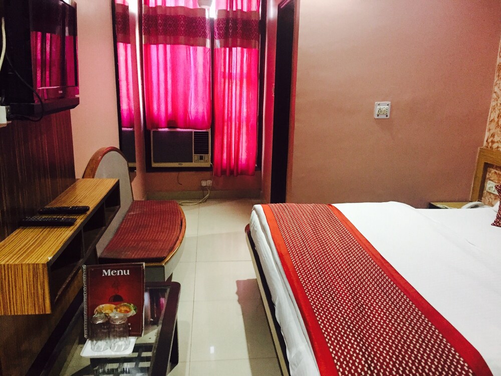  Hotel Star Villa- 1 Minute from NDLS Station