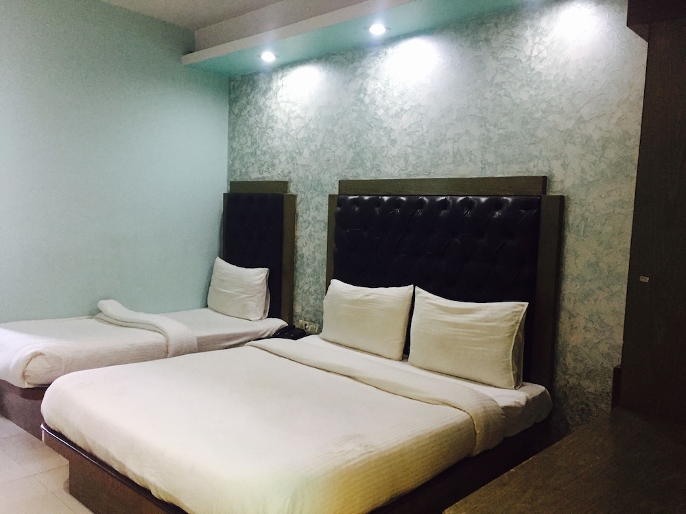  Hotel Star Villa- 1 Minute from NDLS Station
