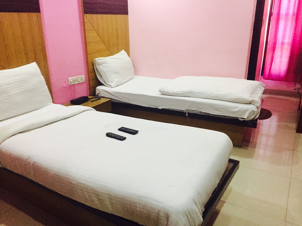  Hotel Star Villa- 1 Minute from NDLS Station