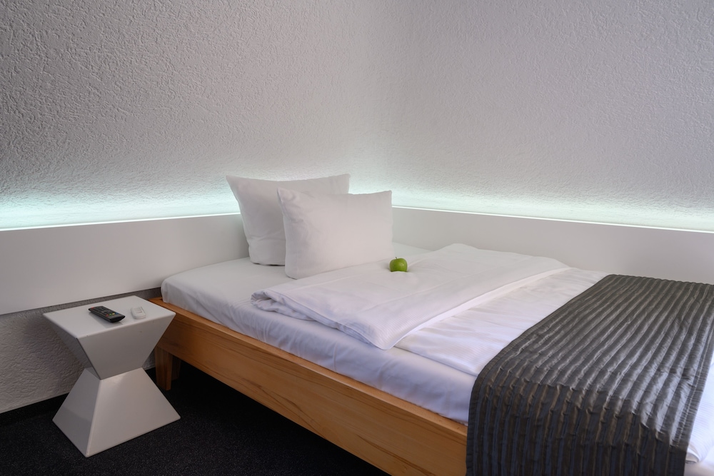 Hotel H.E.Y.M.A.N.N.