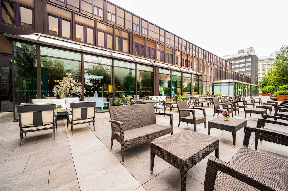 Novotel London West