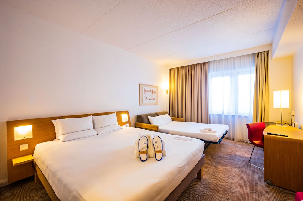 Novotel London West