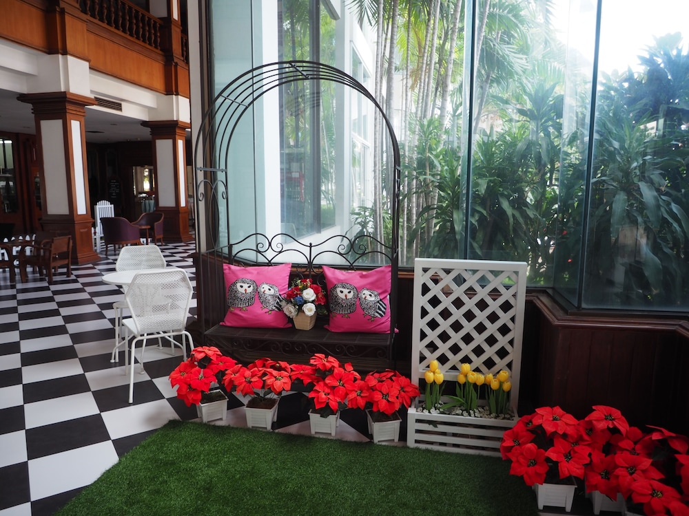 Welcome Plaza Hotel