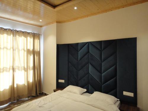 The Hill Crest Inn | Rooms & Suite