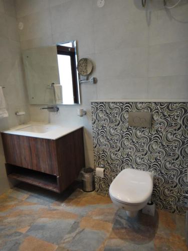 The Hill Crest Inn | Rooms & Suite