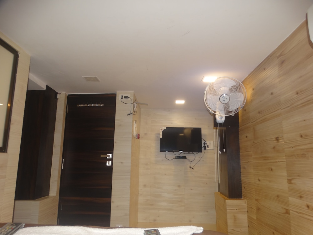 OYO 48703 Hotel Qamar