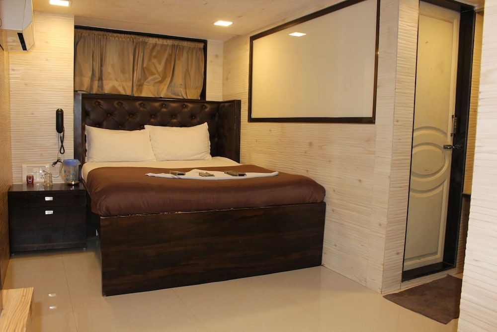 OYO 48703 Hotel Qamar