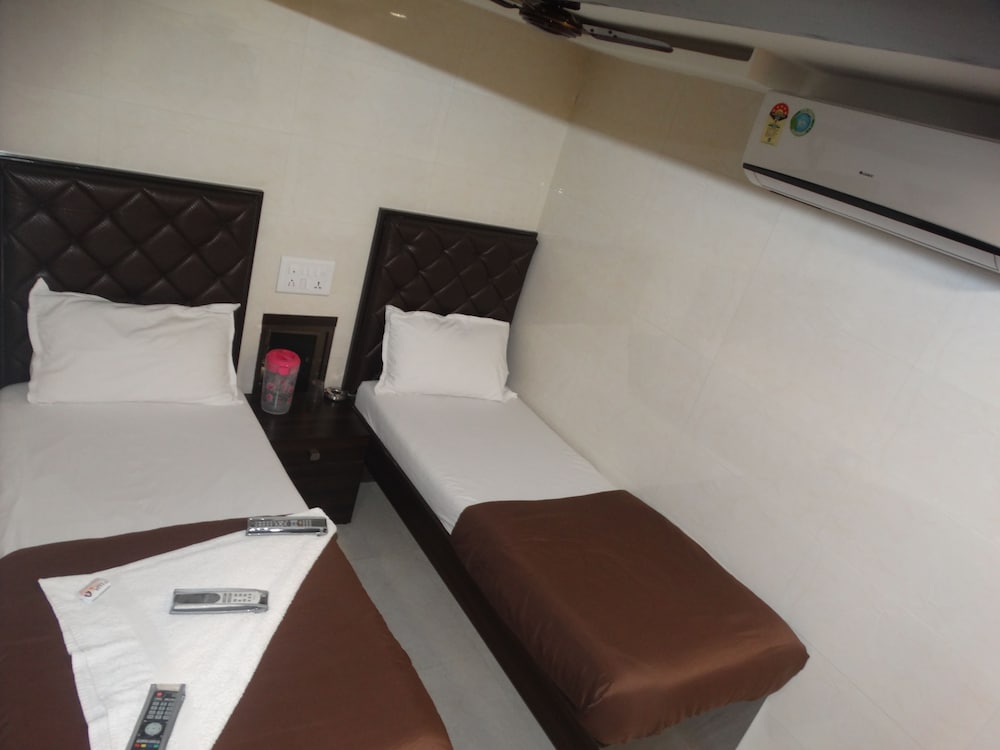 OYO 48703 Hotel Qamar