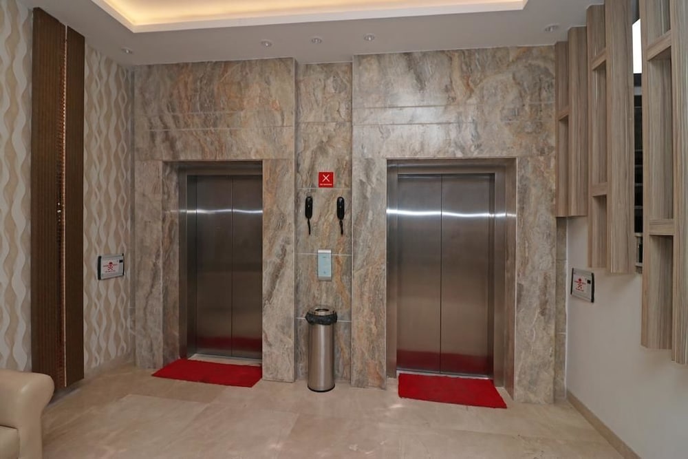 C-Pearls Hotel And Banquet		