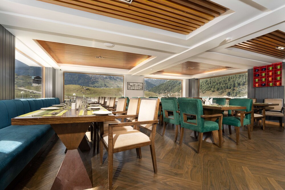 Country Inn & Suites By Radisson Sonamarg