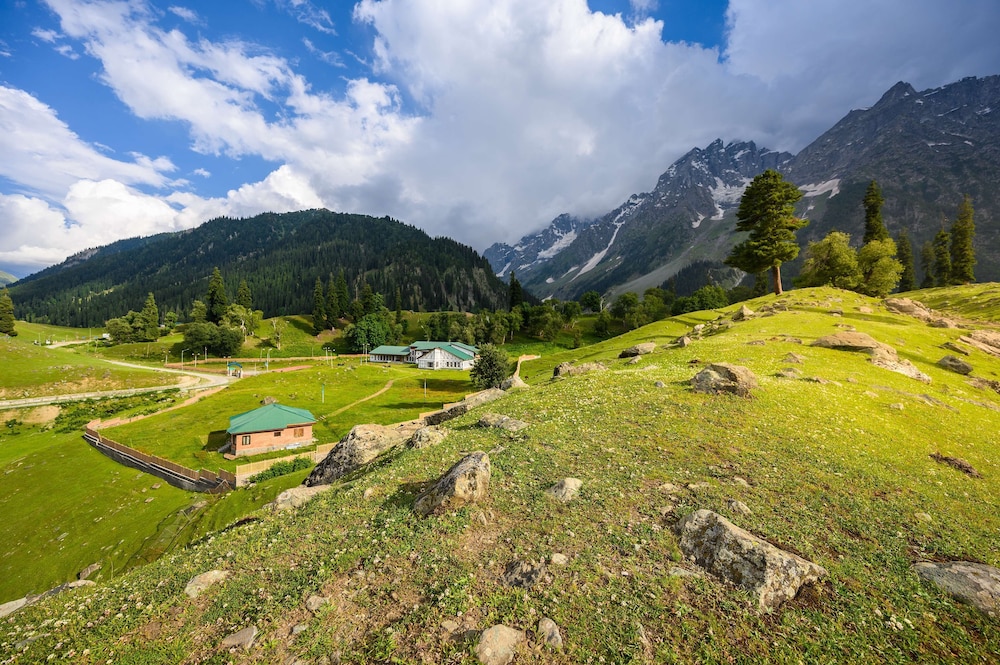 Country Inn & Suites By Radisson Sonamarg