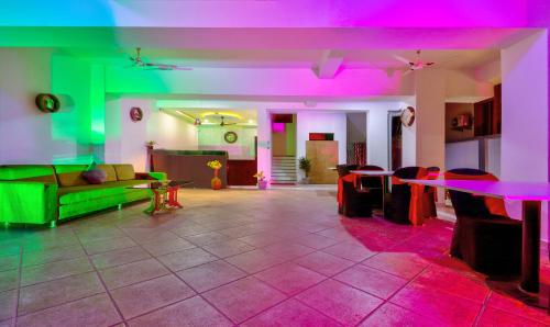 Itsy Hotels Carnival Inn