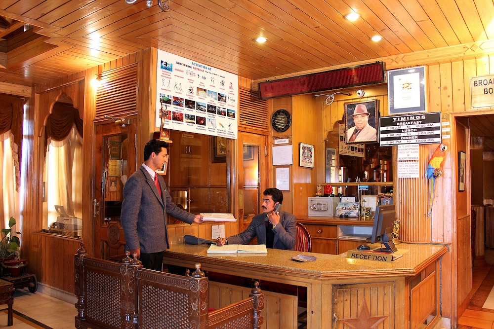 Snow King Retreat & Revolving Restaurant ,Cottages, Huts, Villas - Fagu Hill Top Kufri Shimla
