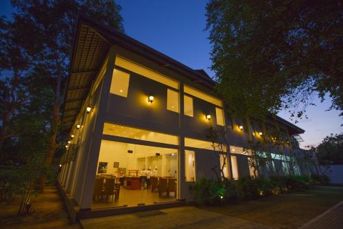 Grand Tamarind Lake 
