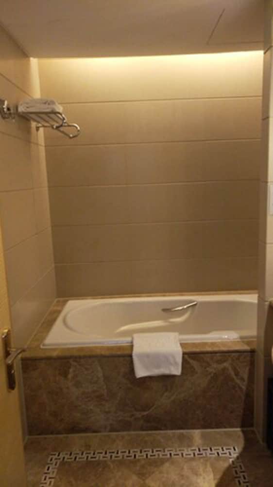 Wyndham Grand Plaza Royale Ningbo