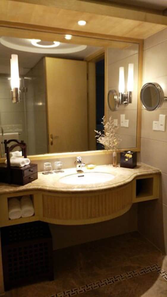 Wyndham Grand Plaza Royale Ningbo