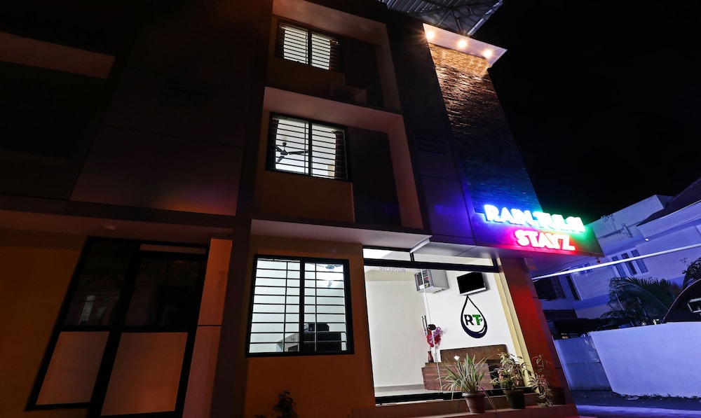 Itsy Hotels Rain Tulsi Stayz, Palarivattom Junction