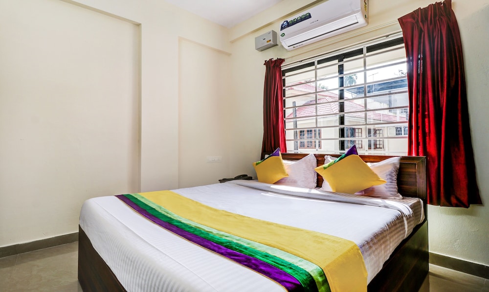 Itsy Hotels Rain Tulsi Stayz, Palarivattom Junction