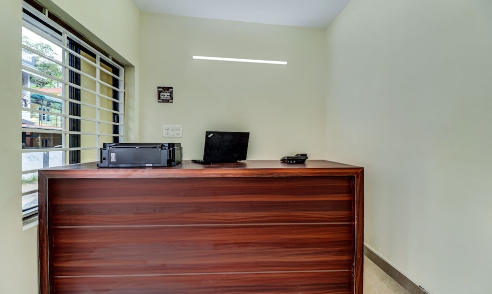 Itsy Hotels Rain Tulsi Stayz, Palarivattom Junction
