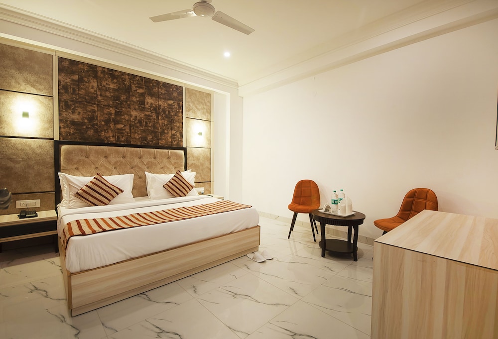 Hotel Almora Delhi Airport