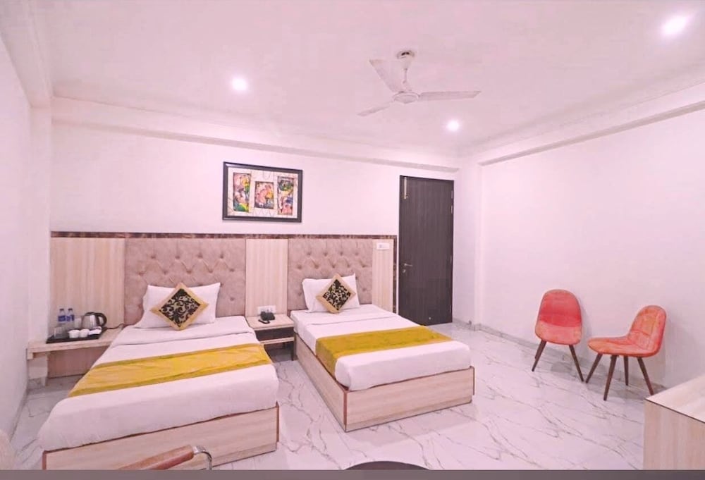 Hotel Almora Delhi Airport
