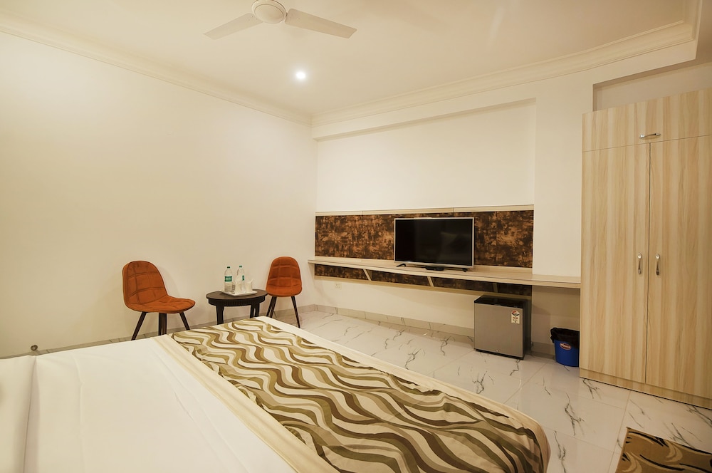 Hotel Almora Delhi Airport